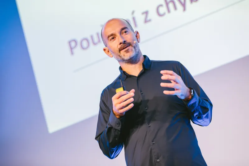 Petr Burian přednáší